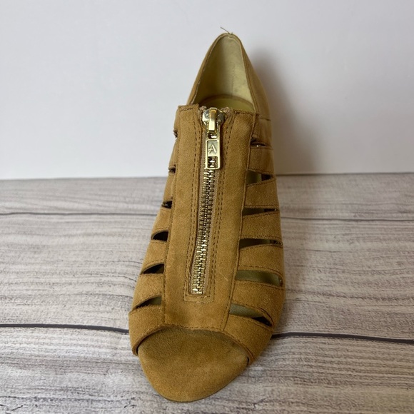 Aerosoles Women's Lambada Dress Pump, Light Tan Suede/size 6 - Picture 2 of 12